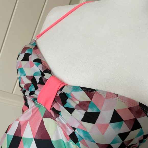 Two piece suit, tankini and bikini - Picture 2 of 6